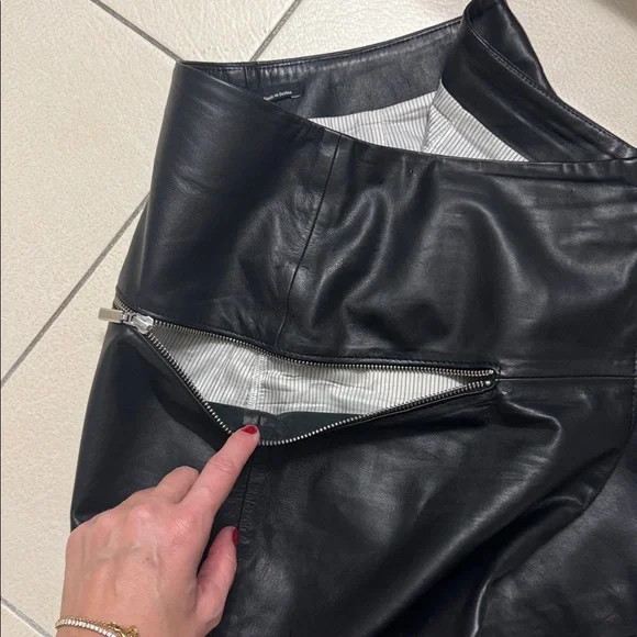Black Leather Mini Skirt with side pockets (zipper) large - Picture 6 of 6